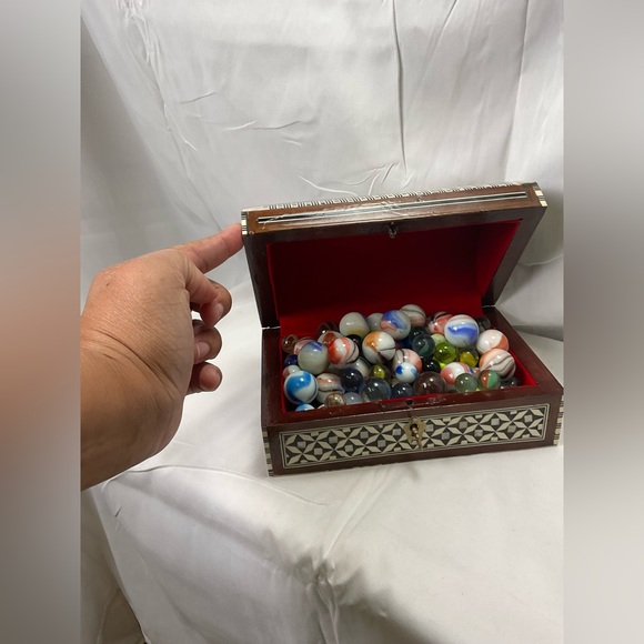 Egyptian Mother of Pearl Jewel Box with Lock and Key - Picture 13 of 15